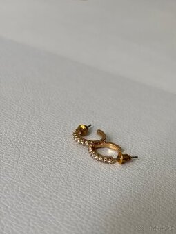 Predám jemné elegantné náušnice