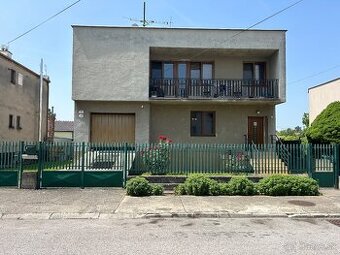 Velkometražny RD s garažou a krasnym pozemkom 753 m2,