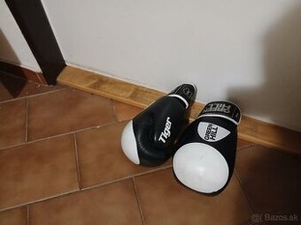 Boxerské rukavice GreenHill 16 Top stav