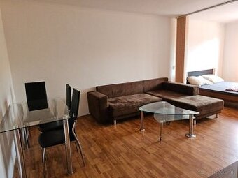 Prerobený 2 izbový byt v dolnej časti mesta KNM