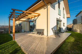 Na predaj priestranný 4-izbový dom v  Stupave