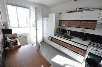 3i byt s veľkým potenciálom v lukratívnej časti Petržalky 65