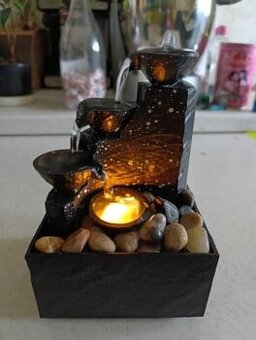 Stolová vodopádová dekorácia pre domácnosť a relax