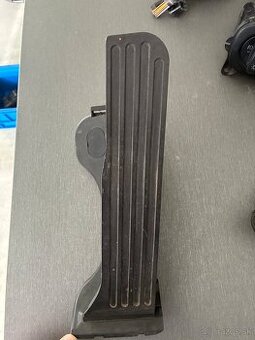 Predám pedál VW group c.d.1K1723503L