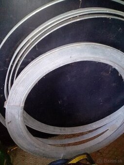 Uzemňovacia pásovina a plnovodič guľatina