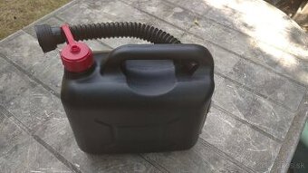 Kanister na benzín