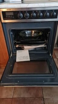 Vstavaná rúra s keramickou varnou doskou