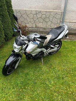 Predám SUZUKI GSR 600