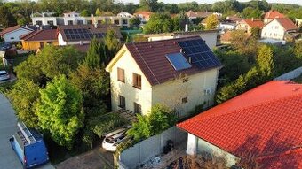 Samostatný nízkoenergetický RD v Malinove s FTVE a solárom