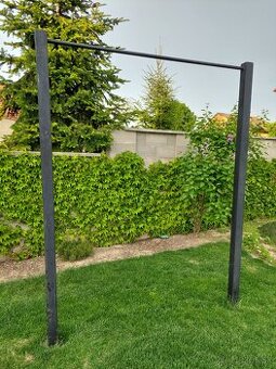 Workout hrazda na posilnovanie ruk a brucha