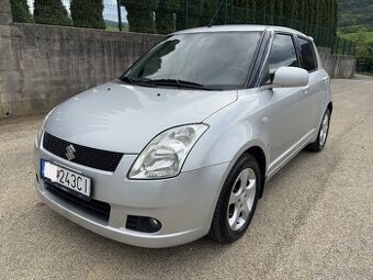 Suzuki Swift 1.3 AUTOMAT, 160 000 km, parkovacie senzory