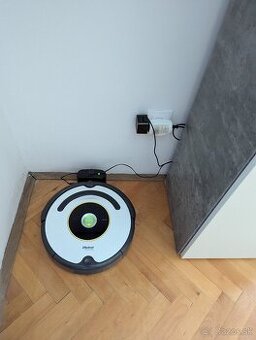 Robotický vysávač iRobot Roomba (funkčný, s nabíjačkou)