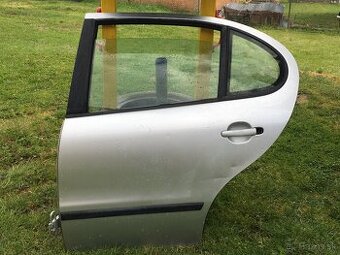 Dvere Seat leon strieborná metaliza
