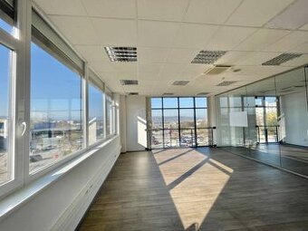 Na prenájom kancelárske priestory 1603 m2 v Living centre v