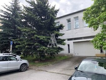 REZERVOVANÉ - GARÁŽ O ROZLOHE 22 M2 V GARÁŽOVOM DOME, AMERIC
