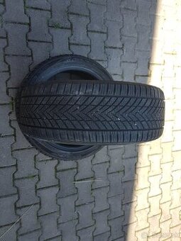 dve celoročné pneumatiky 225/45 ZR 19, 96Y