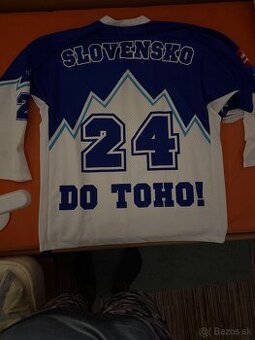 Hokejový dres z roku 2002