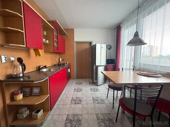 Na prenájom pekný, útulný 3 izbový byt na Pereckej ulici