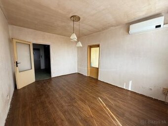 2-izbový byt - Kpt. Jaroša, pôvodný stav, 58m2 + loggia, 8p.