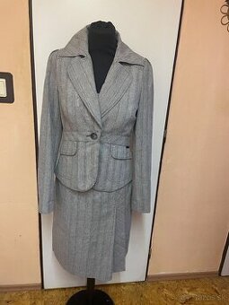 Radám dámsky kostým Pjetro Filipi