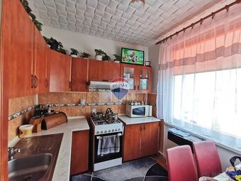 REZERVOVANÉ 2 izbový byt, zrekonštruovaný, 56 m2,  balkón, V - 1