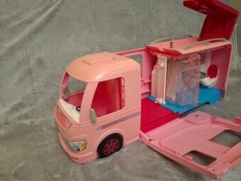 Karavan pre barbie.