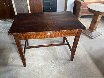 Starý drevený gazdovský stôl