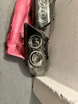 BMW E90 / E91 bixenónové svetlá – pravé / ľavé (originál)