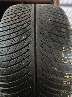 295/40R21