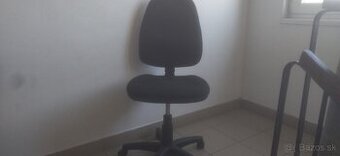 Predám nevyužívanú zachovalu kancelársku stoličku. Inzerát p
