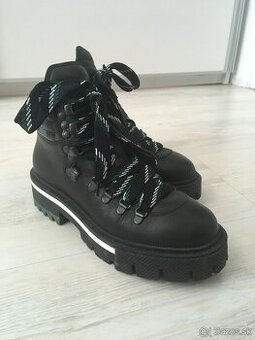 Tommy Hilfiger topánky