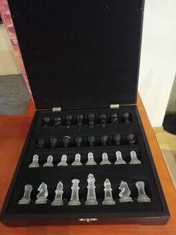 Nový sklenený šach