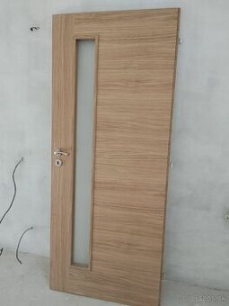 Predám interiérové dvere 80 zárubne a kovanie.