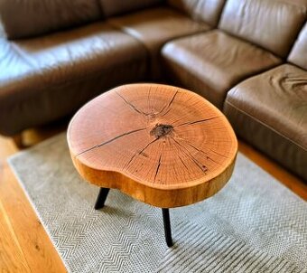 Dubový masívny konferenčný stolík