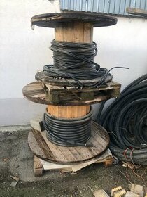 Dreveny bubon na  kabel