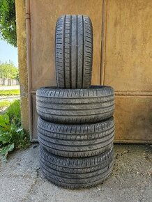 Predám 4-letné pneumatiky Pirelli Scorpion 255/40 R20