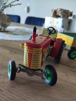 Retro naťahovaci traktor