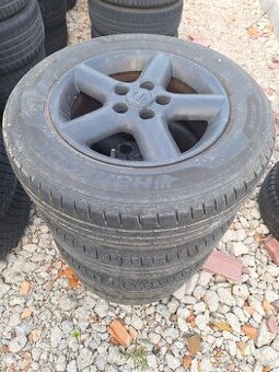 215/65R16 5x114,3 Nissan