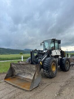 Čelný nakladač Komatsu WA200