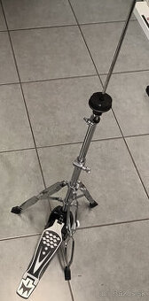 hardware na bicí - pedál a stojan hihat