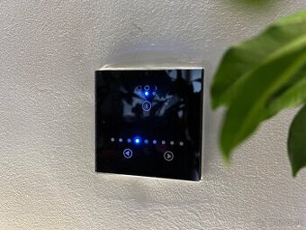 Dotykovy ovladac na stenu na LED pásy