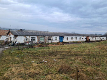 Ponúkame hospodárske budovy obci Chvalová.