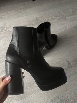 Dámske čižmy na opätku