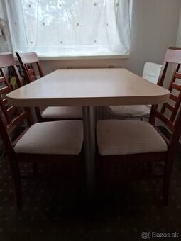 Kuchynský stôl