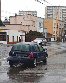 Predám auto v celku na súčiastky