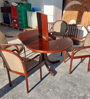 Jedalensky rozkladaci dreveny stol