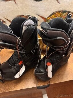 Predam snowboardove topanky Nitro ako bonus aj viazanie