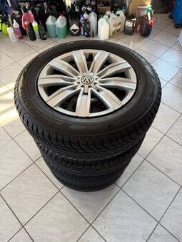 Zimne pneu Bridgestone Blizzak 215/65R17 disky 5x112