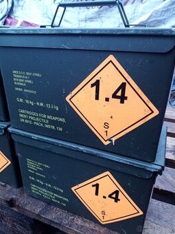 Vojenská bedna muničná bednička