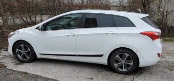 Kupim zadnu roletu do Hyundai I30